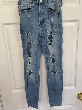 Aeropostale Light Blue Distressed Women's Skinny Jeans. Size 4short